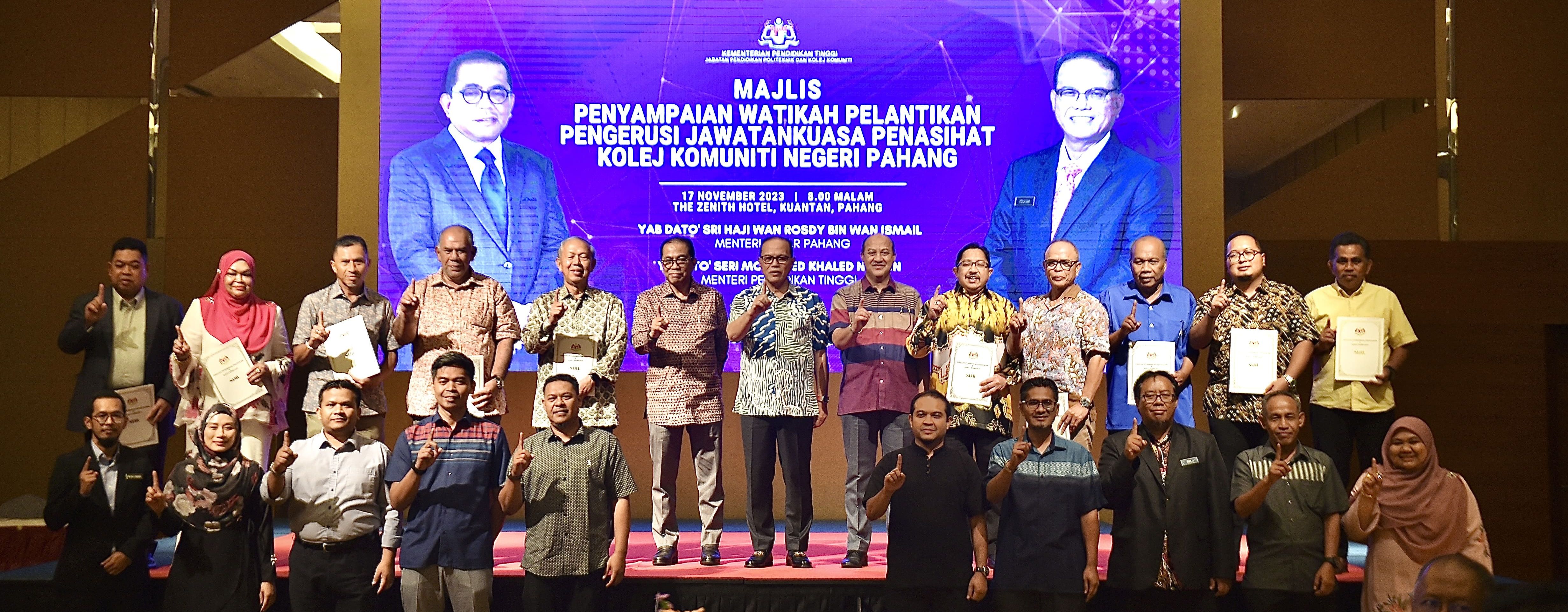 10 Pemimpin Masyarakat Pahang Terima Watikah Pelantikan Pengerusi Jawatankuasa Penasihat Kolej Komuniti