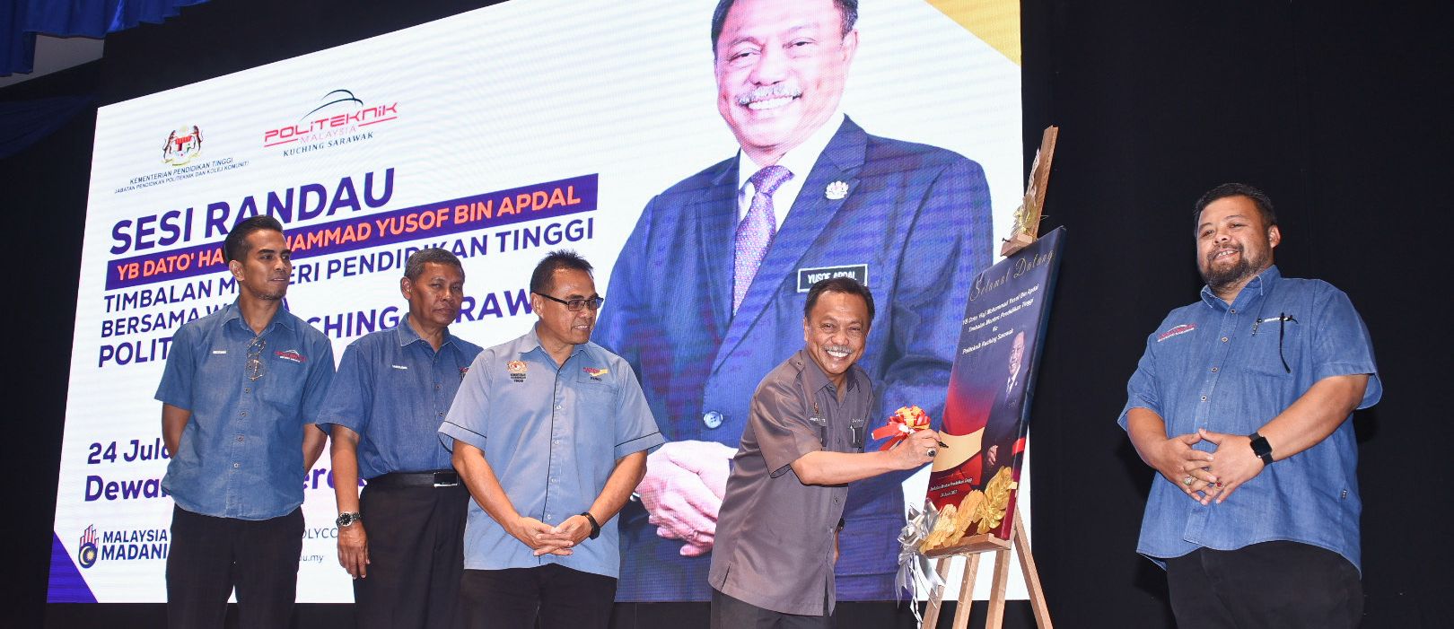 YB Timbalan Menteri Pendidikan Tinggi Adakan Lawatan Rasmi Ke UNIMAS Dan Politeknik Kuching