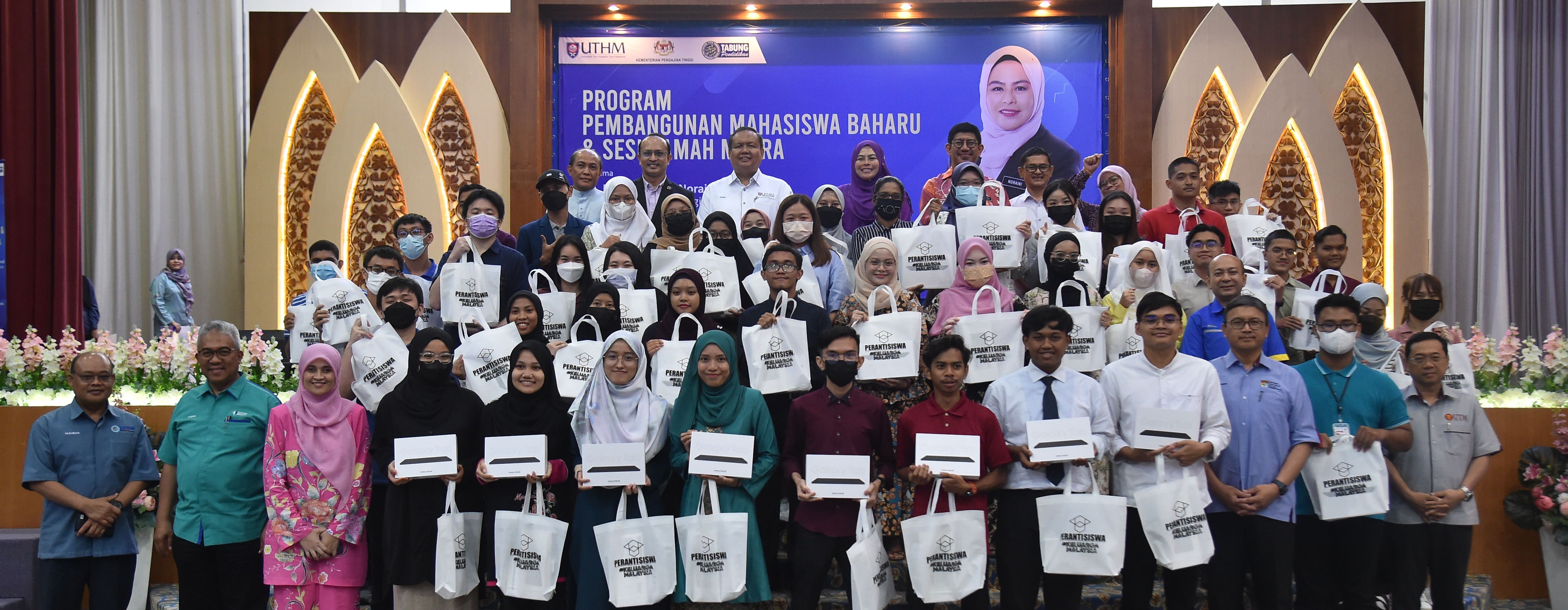 Lebih 8000 Permohonan Peranti Siswa Oleh Pelajar Ipt Di Johor Telah Diluluskan