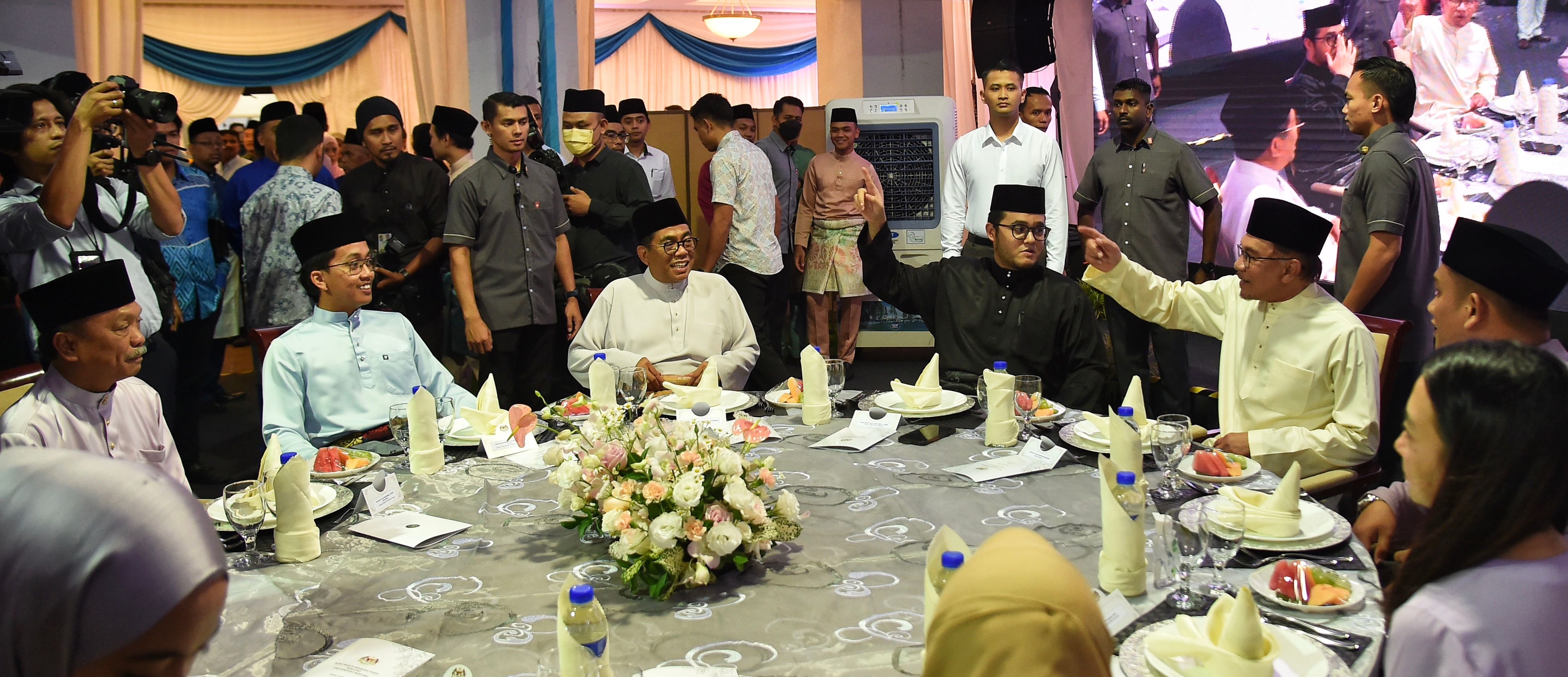 YAB PM, YBM Dan YBTM Buka Puasa Bersama Mahasiswa Di Seri Perdana
