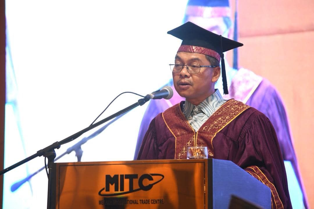 YB Timbalan Menteri Serah Skrol Diploma Kepada 342 Graduan Politeknik Melaka