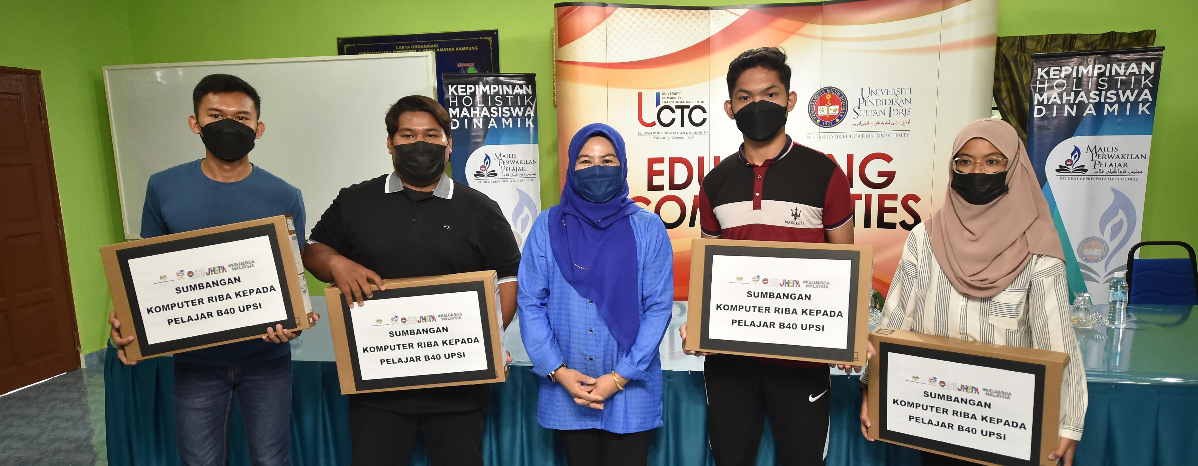 Majlis Perasmian Program UPSI Smart Home Schooling Mesra dan Penyampaian Sumbangan Komputer Riba kepada pelajar B40 UPSI di Batu Pahat, Johor.
