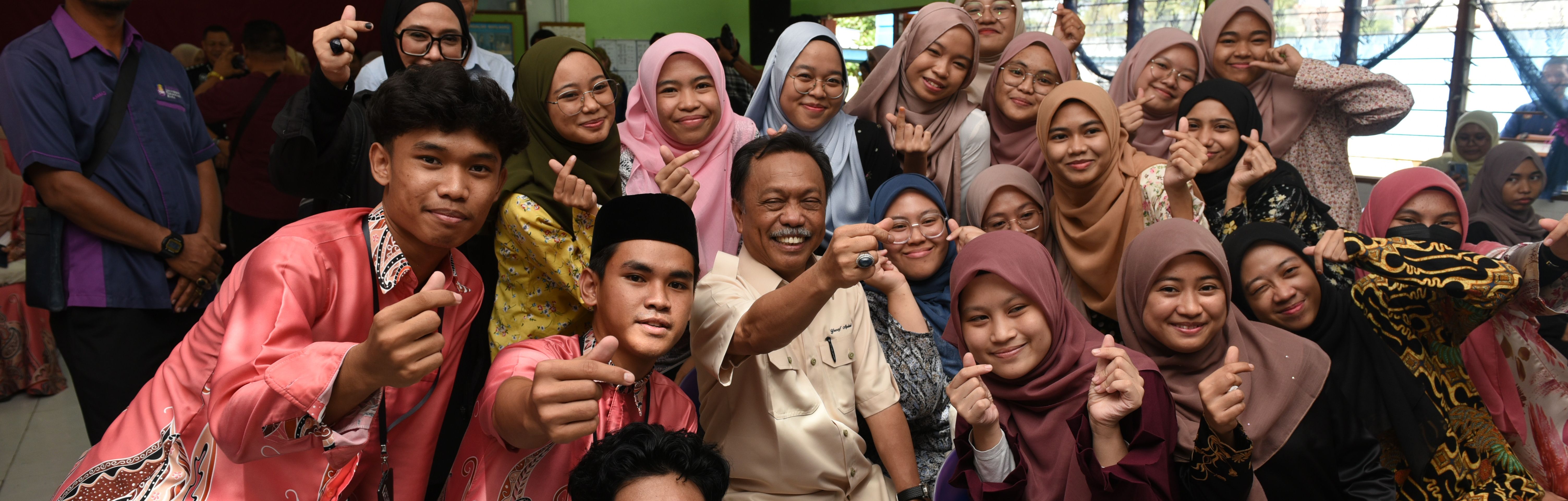 Semarak Siswa Madani Sabah: 8 Calon Pelajar Di Lahad Datu Terima Surat Tawaran Ke IPTA